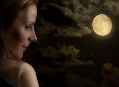 Con la luna di traverso: ciclo femminile e disturbi psicologici Con la luna di traverso: ciclo femminile e disturbi psicologici