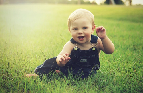 Lo sviluppo cognitivo del bambino secondo le tappe di Piaget Lo sviluppo cognitivo del bambino secondo le tappe di Piaget