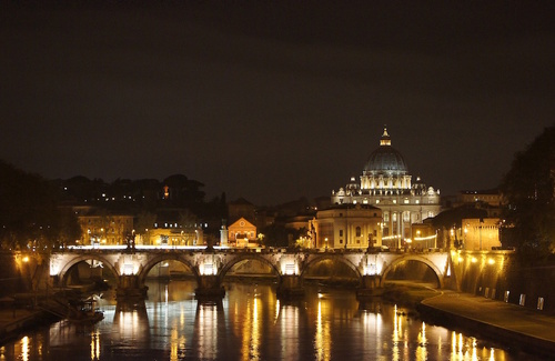 Dimissioni del papa: fra il sacro e l'umano Dimissioni del papa: fra il sacro e l'umano
