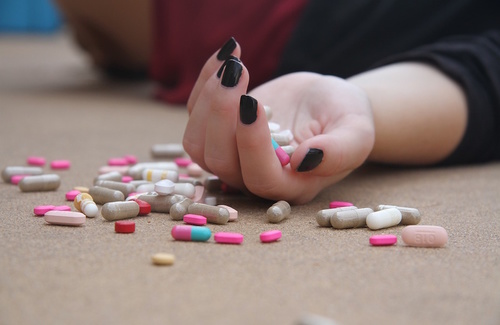 Dipendenza da farmaci: ammalarsi per guarire Dipendenza da farmaci: ammalarsi per guarire