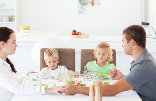 Valori religiosi e famiglia: vivere la fede nelle famiglie di oggi Valori religiosi e famiglia: vivere la fede nelle famiglie di oggi