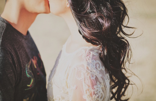 Il bacio: significati sociali ed effetti su corpo e mente Il bacio: significati sociali ed effetti su corpo e mente