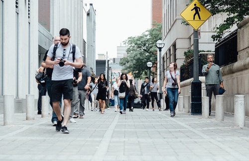 Gli stili di camminata svelano la personalità? Gli stili di camminata svelano la personalità?