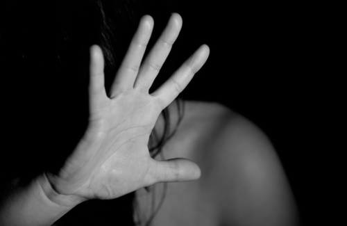 Violenza sulle donne: combattere l'indifferenza Violenza sulle donne: combattere l'indifferenza