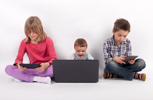 Insegnare le nuove tecnologie ai figli, il metodo Tisseron Insegnare le nuove tecnologie ai figli, il metodo Tisseron