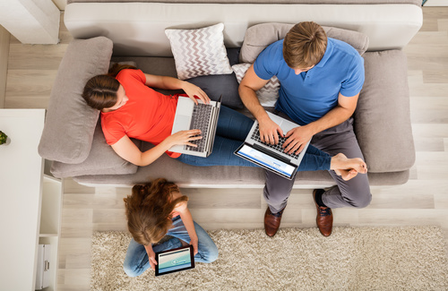 Famiglia e nuove tecnologie: il modello socio-tecnologico Famiglia e nuove tecnologie: il modello socio-tecnologico