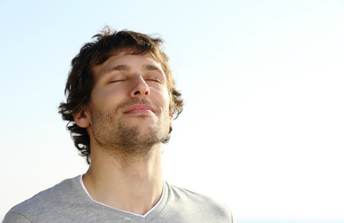 Cos'è l'ASMR, la tecnica dell'orgasmo sensoriale Cos'è l'ASMR, la tecnica dell'orgasmo sensoriale
