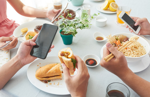 Alimentazione e nuove tecnologie: anche la fame è virtuale? Alimentazione e nuove tecnologie: anche la fame è virtuale?