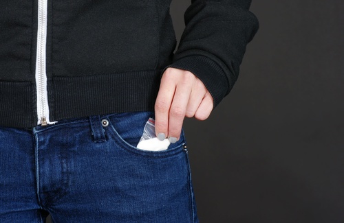Cosa fare se tuo figlio assume droga Cosa fare se tuo figlio assume droga