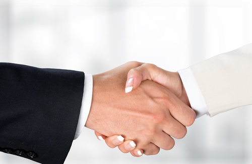 Psicologia della stretta di mano, cosa dice di noi Psicologia della stretta di mano, cosa dice di noi