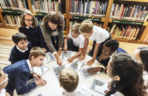 Tecnologia a scuola: limite o risorsa? Tecnologia a scuola: limite o risorsa?