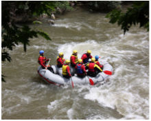 Rafting team building: quando il lavoro di squadra si fa avventuroso Rafting team building: quando il lavoro di squadra si fa avventuroso