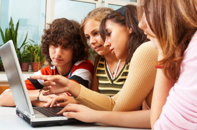 Lo sviluppo dell'Autoefficacia negli Adolescenti Lo sviluppo dell'Autoefficacia negli Adolescenti
