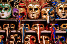 Il ruolo e la maschera fra verità e falsità Il ruolo e la maschera fra verità e falsità