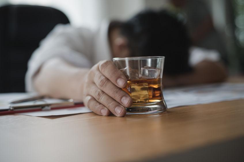 Cosa fare con un alcolista in famiglia Cosa fare con un alcolista in famiglia