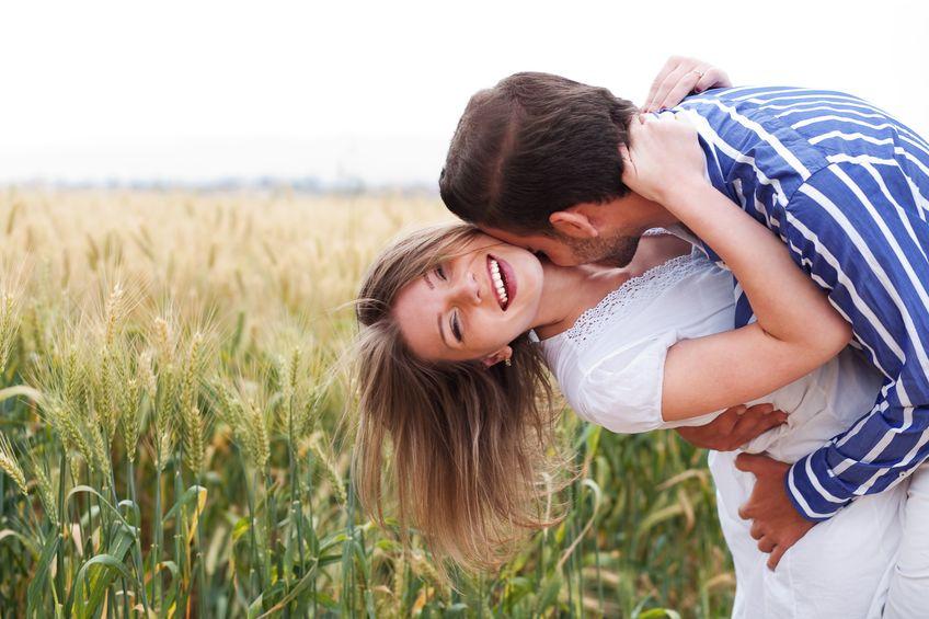 Amare un uomo più giovane Amare un uomo più giovane